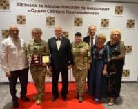 Військову медсестру та хірурга з Полтавщини відзначили «Орденом Святого Пантелеймона»