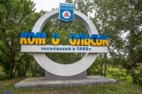 Стели з написом «Комсомольськ» на в’їзді до Горішніх Плавнів мають демонтувати