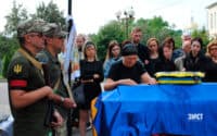 Остання дорога тероборонівця, який загинув під Кураховим: Полтава прощалася зі своїм героєм (ФОТО)