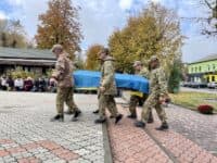 Мав бронювання, але пішов воювати. Полеглого десантника поховали на Полтавщині