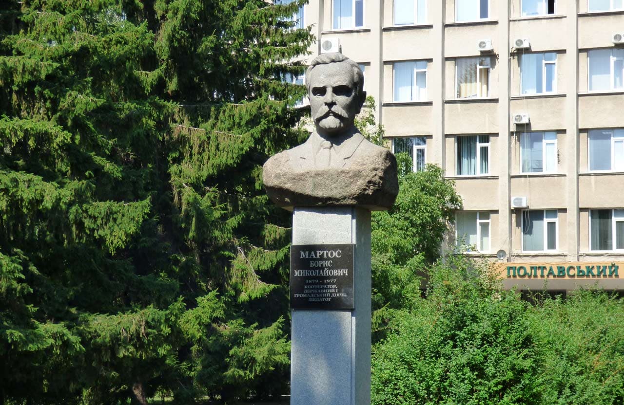 Пам’ятник Борису Мартосу біля ПУЕТу