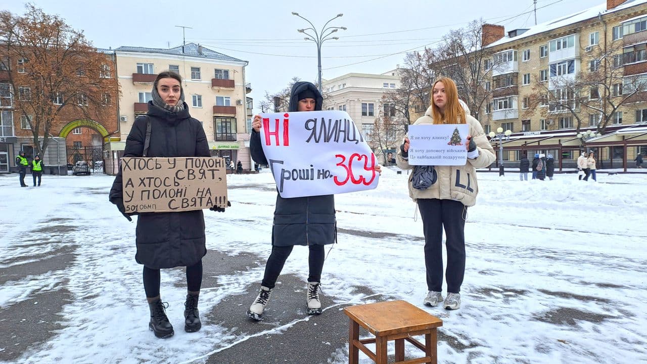 Ілюстративне фото. Акція проти встановлення новорічної ялинки в Полтаві.