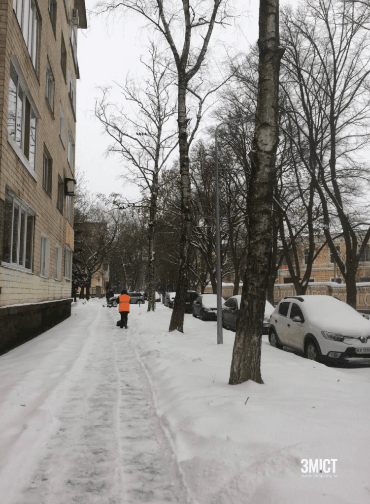 Прибирання снігу в Полтаві