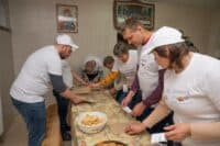 Як на Полтавщині волонтери випікали та ділилися хлібом