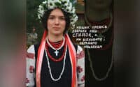 Митці відтворили полтавське намисто з фото 1910 року для збору на ЗСУ