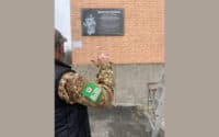 Відновили пошкоджену дошку Джохару Дудаєву в Полтаві
