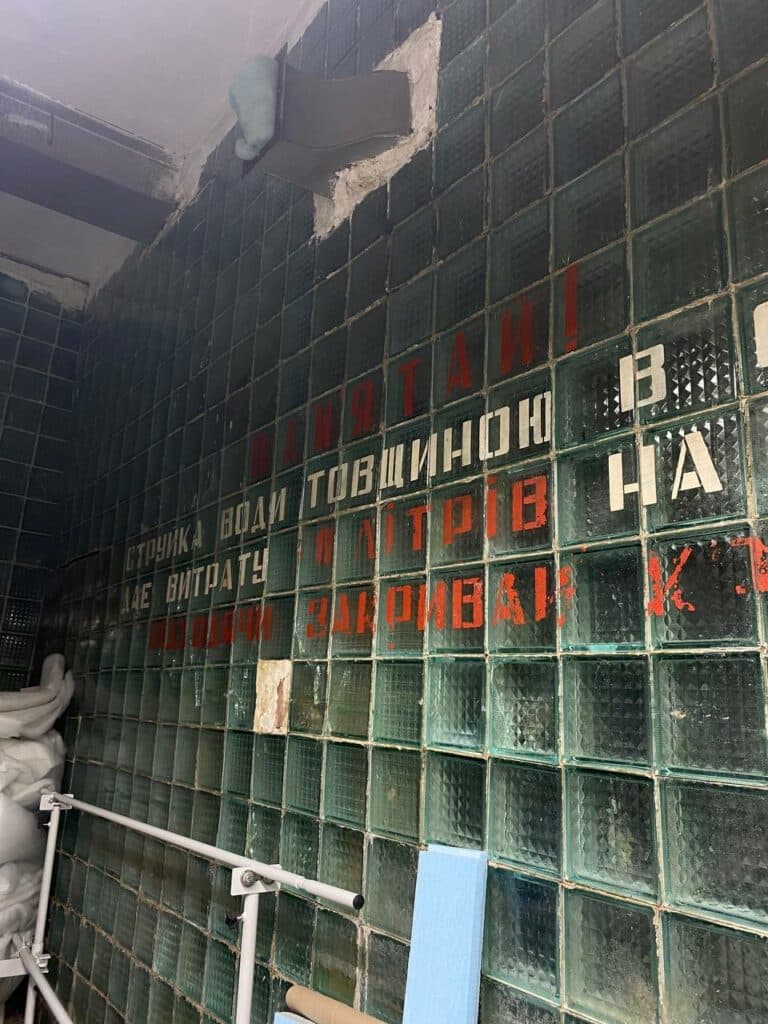 Скляні стіни – елементи багатьох старих будівель, Івано-Франківськ