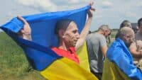 Оборонці Маріуполя, Зміїного та ЧАЕС. Україна повернула 75 людей із російського полону
