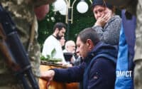 Останні хвилини з рідними: Полтава прощається з трьома воїнами (ФОТОРЕПОРТАЖ) 