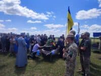 Полтавщина провела в останню путь старшого лейтенанта Анатолія Винника