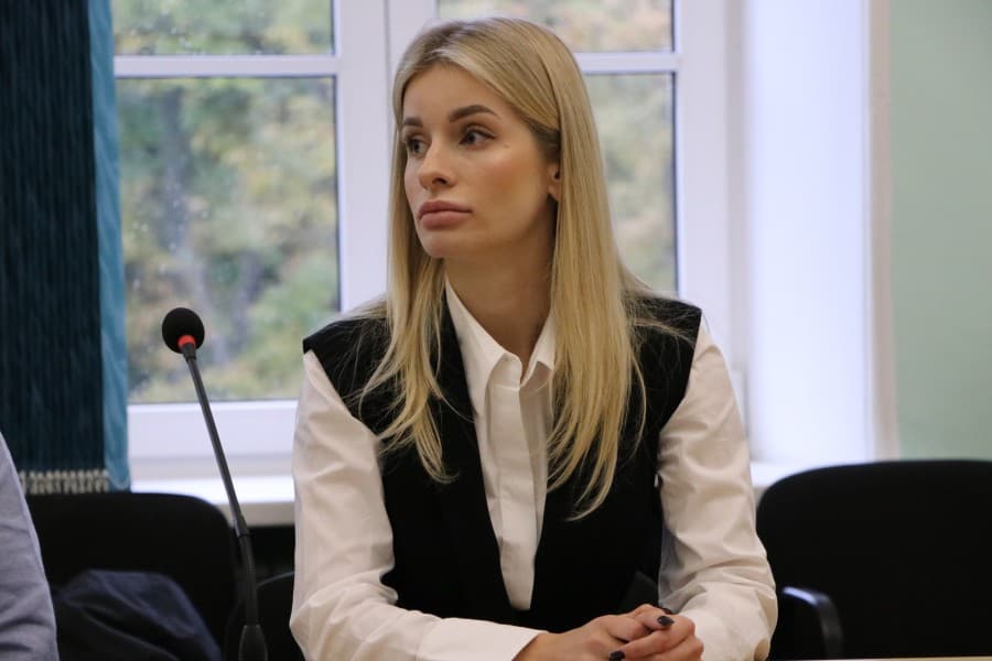 Анастасія Попельнюк, Добробут