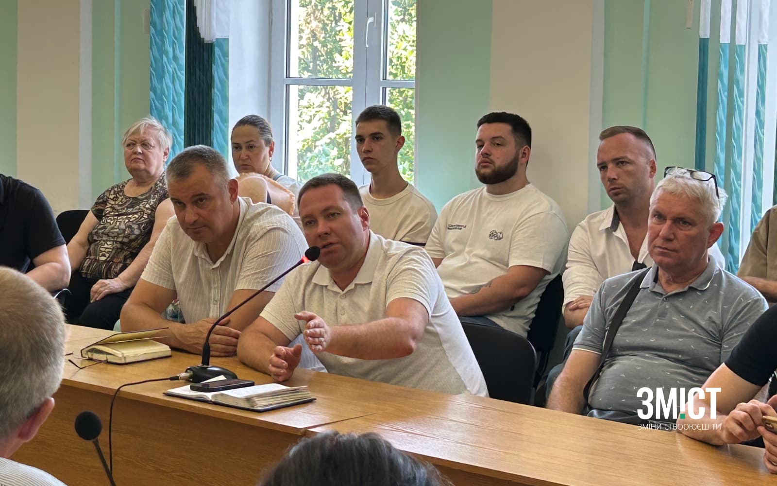 Заступник технічного директора з високовольтних мереж «Полтаваобленерго» Валентин Севідов на засіданні містобудівної комісії 18 липня