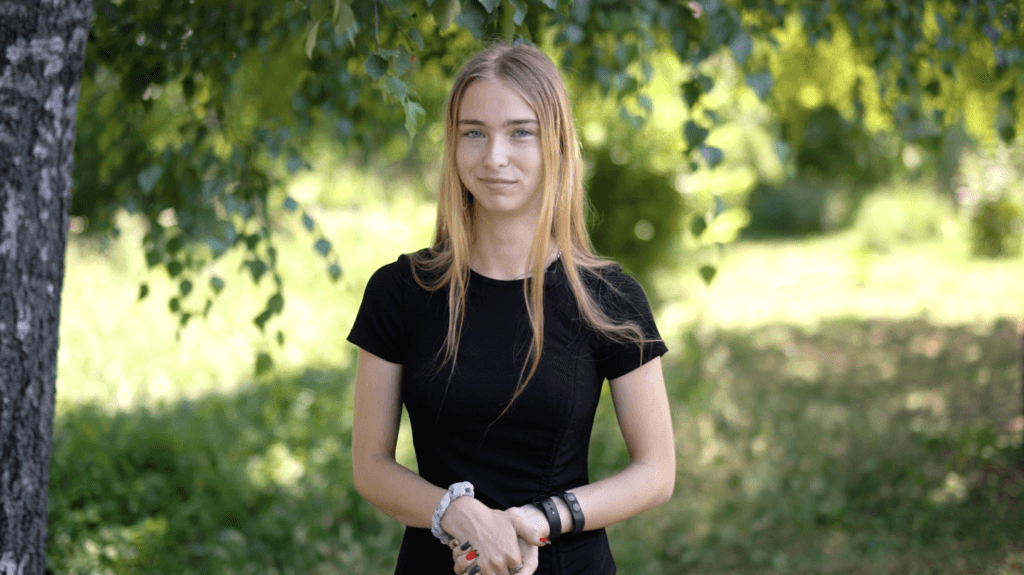 Аня Голованова з Градизька розповідає про свою любов до музики та навчання в музичній школі. Фото: ШоТам