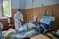 Половина хворих з COVID-19 на Полтавщині залишаються лікуватися вдома