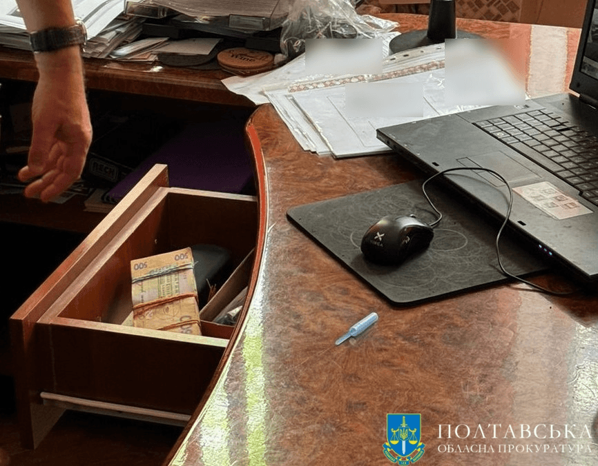 Робоче місце керівника «Полтавафармації» у день затримання: розсдіування вимагання 