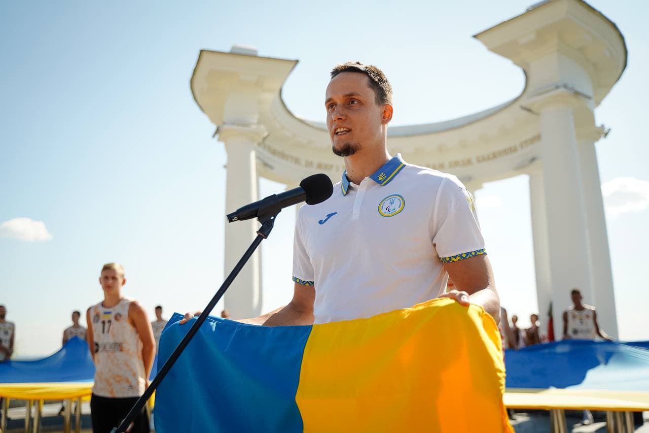 Дворазовий чемпіон та бронзовий призер Паралімпійських ігор в Парижі Ярослав Денисенко