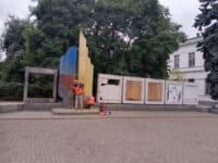 Зі стели про пам’ятки Полтави прибрали зображення імперського Монумента Слави
