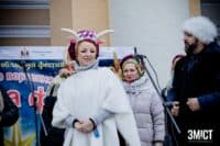 Колядки й щедрівки біля головної ялинки: у Полтаві влаштували фестиваль вертепів (ФОТО)