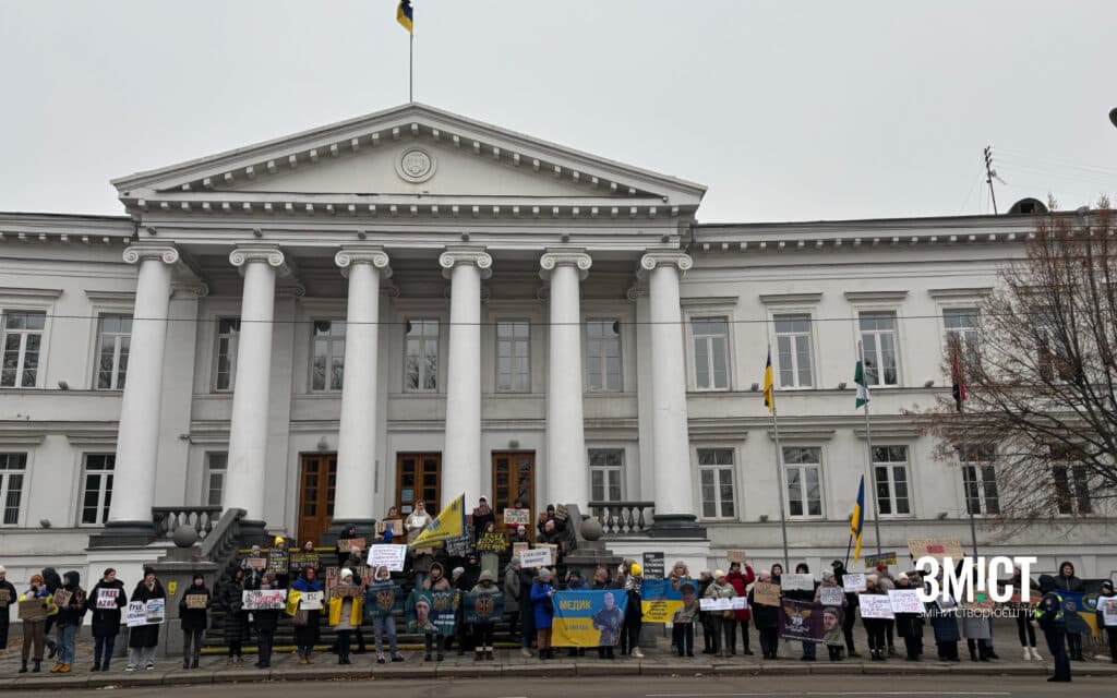 Підтримка полонених: фоторепортаж з акції у Полтаві