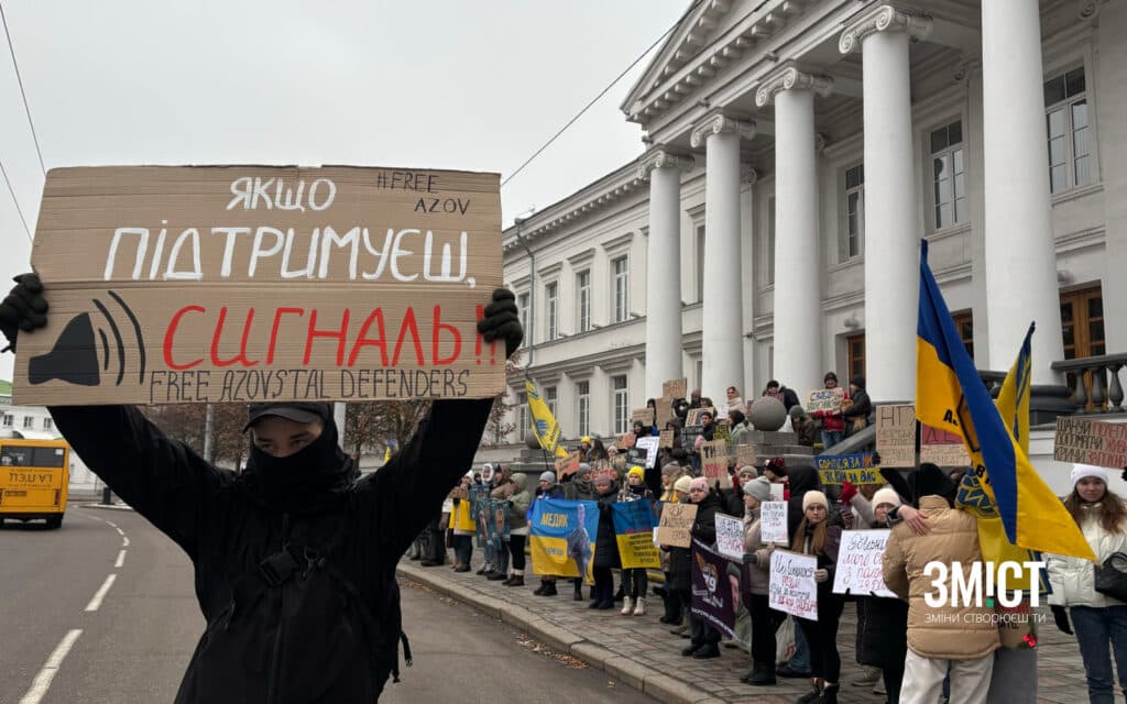 Підтримка полонених: фоторепортаж з акції у Полтаві