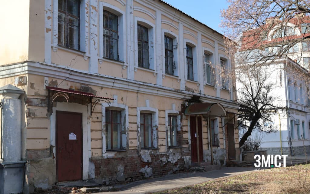 Будівля по вул. Конституції, 9