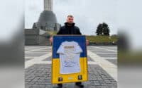 Футболку збірної з підписом морпіха Сергія Волинського з Полтави розігрують на аукціоні