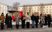 Студенти в Полтаві вшанували полеглих воїнів: фоторепортаж з хвилини мовчання