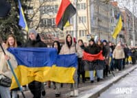 Молодь Полтави влаштувала ходу памʼяті Небесної Сотні (ФОТОРЕПОРТАЖ)