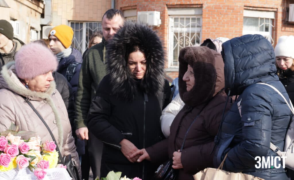 Загиблу під час обстрілу Полтави Анжелу Дарбінян поховають у Вірменії: фоторепортаж з прощання