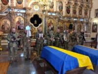 На щиті до Полтави повернулися молоді оборонці сходу 