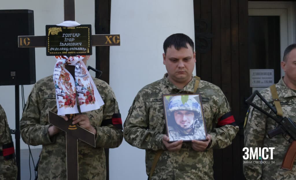 Прощання після нічного обстрілу Полтави: двоє захисників повернулися на щиті (ФОТО)