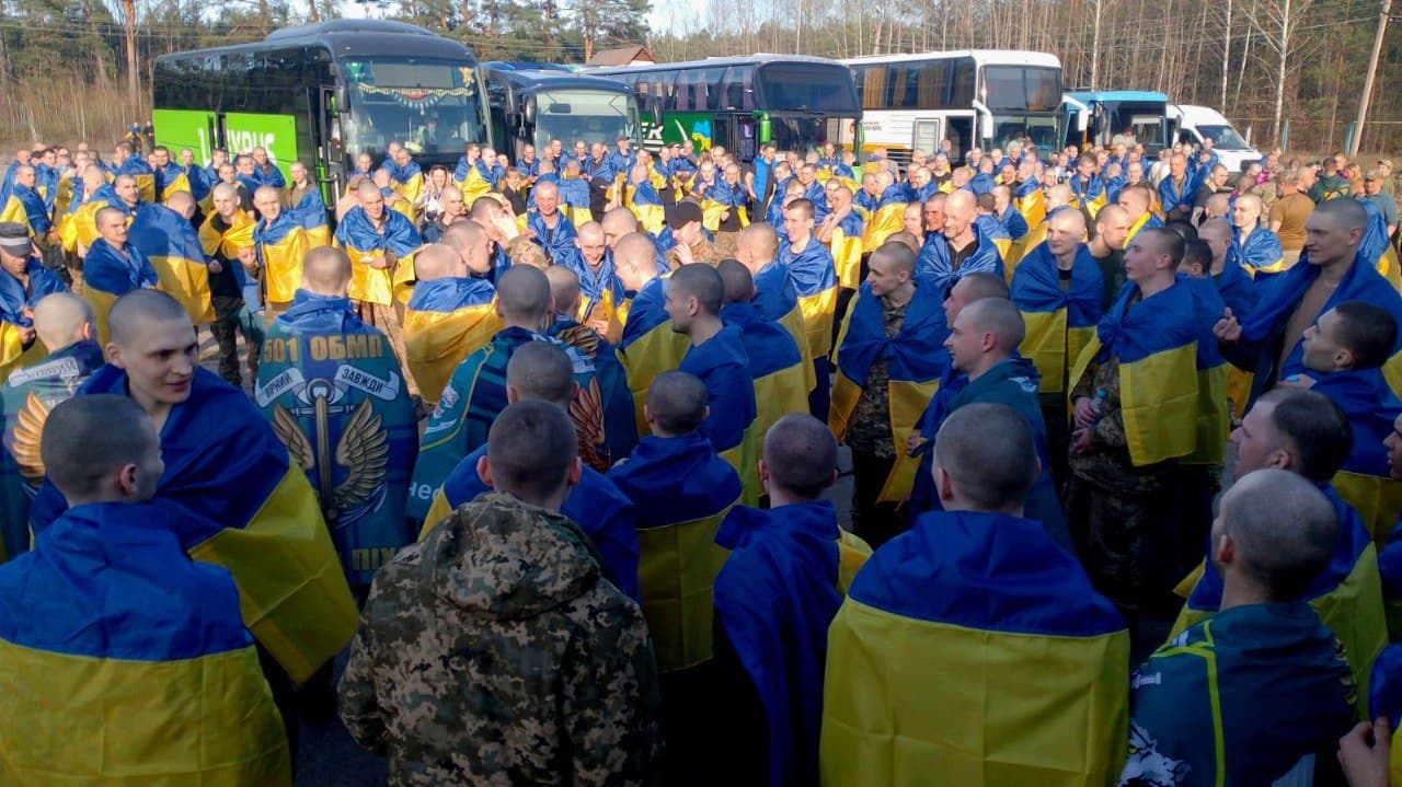 Українські воїни, які повернулися з полону