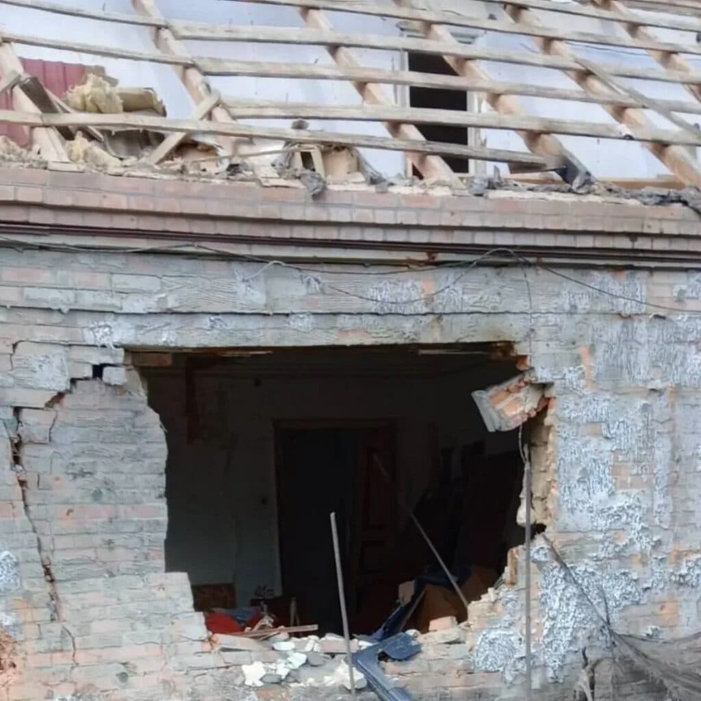 Подруга родини Ольга Гнатюк повідомила ЗМІСТу, що родина (матір та її сини) досі не отримала допомоги від влади Полтавської громади. Для сімʼї оголошений збір коштів: