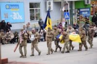 Остання дорога 19-річного азовця. Полтавщина попрощалася з добровольцем Олексієм Безклинським