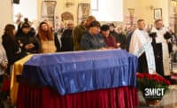 Побратими та молодь прощалися із полтавським військовим Віктором Боровком (ФОТО)