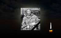 «Ми сумуємо, бо втратили». Громада на Полтавщині попрощалася з воїном Петром Лесиком