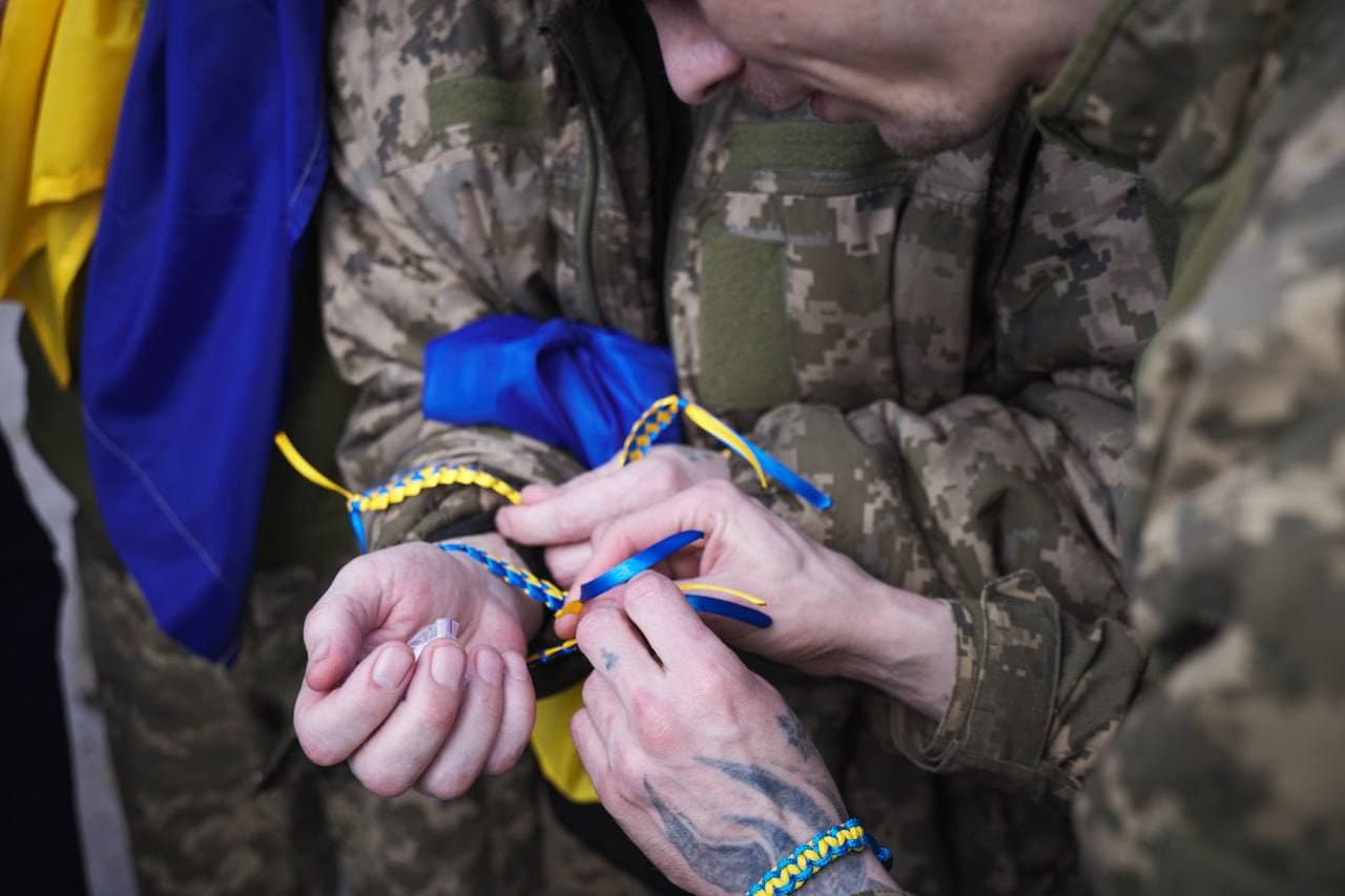 Українських воїнів повернули з російського полону