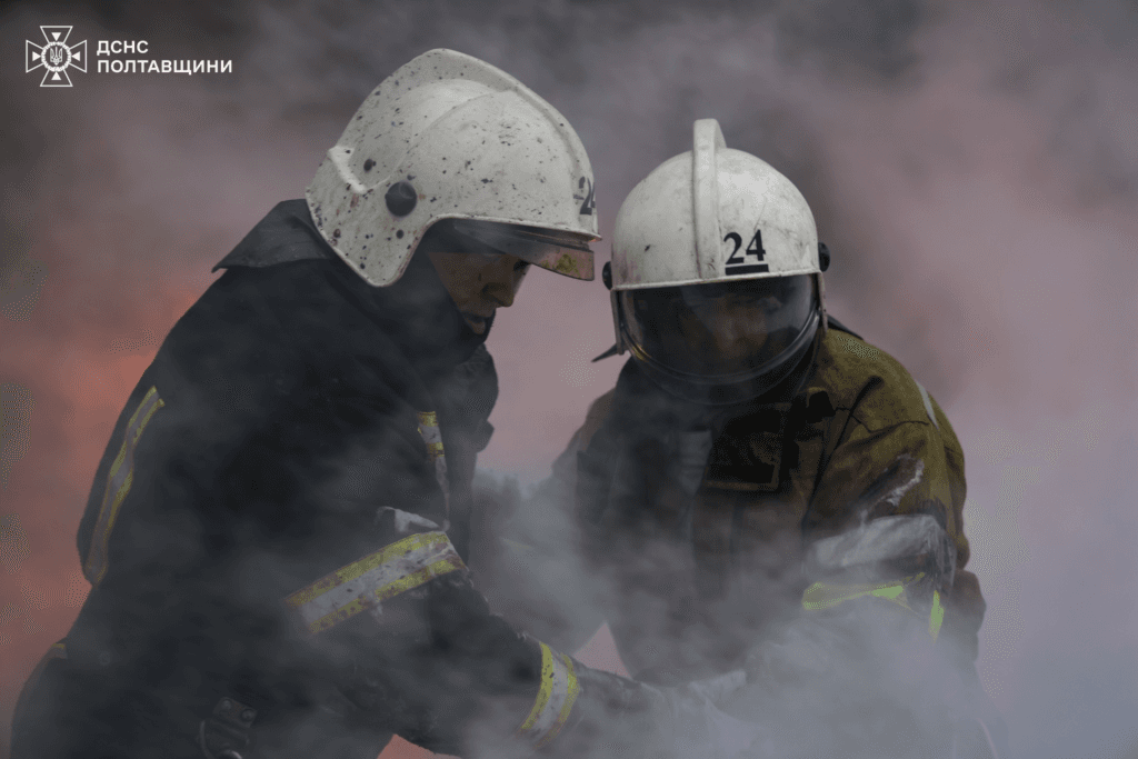 Рятувальники ліквідують наслідки обстрілу