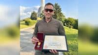 Нащадка учасника Полтавської битви нагородили за допомогу українському війську