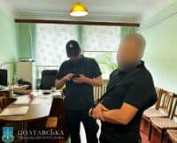 Підозрюваного в корупції полтавського чиновника затримували на «гарячому» в робочому кабінеті (ФОТО)