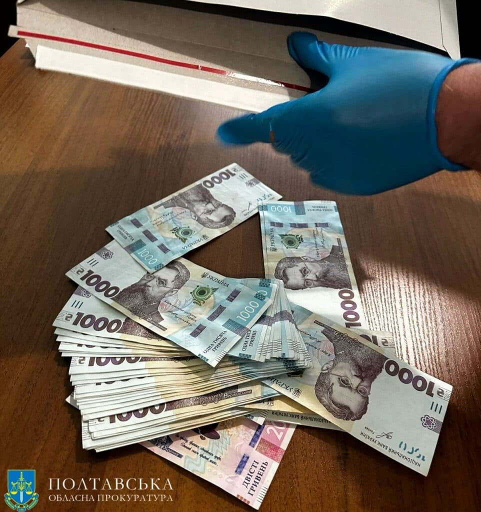 Як затримували на «гарячому» чиновника з Полтави ФОТО