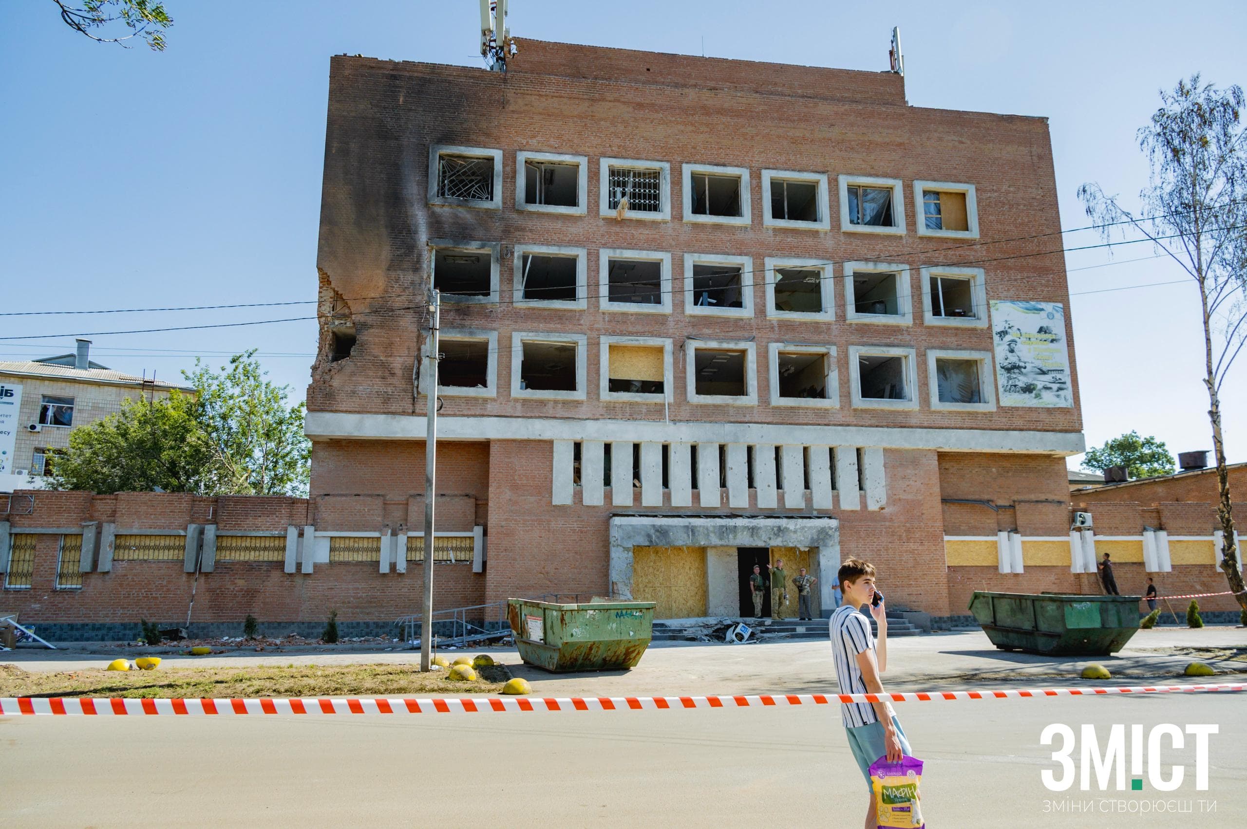 Наслідки російського обстрілу ТЦК 3 липня