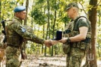 Воїн Полтавщини родом із Казахстану отримав нагороду від Сирського