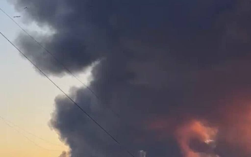 Небо над Кременчуком у день обстрілу Фото з відкритих джерел