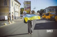 Четверо полтавців зупинили рух машин на хвилину мовчання (ФОТО)
