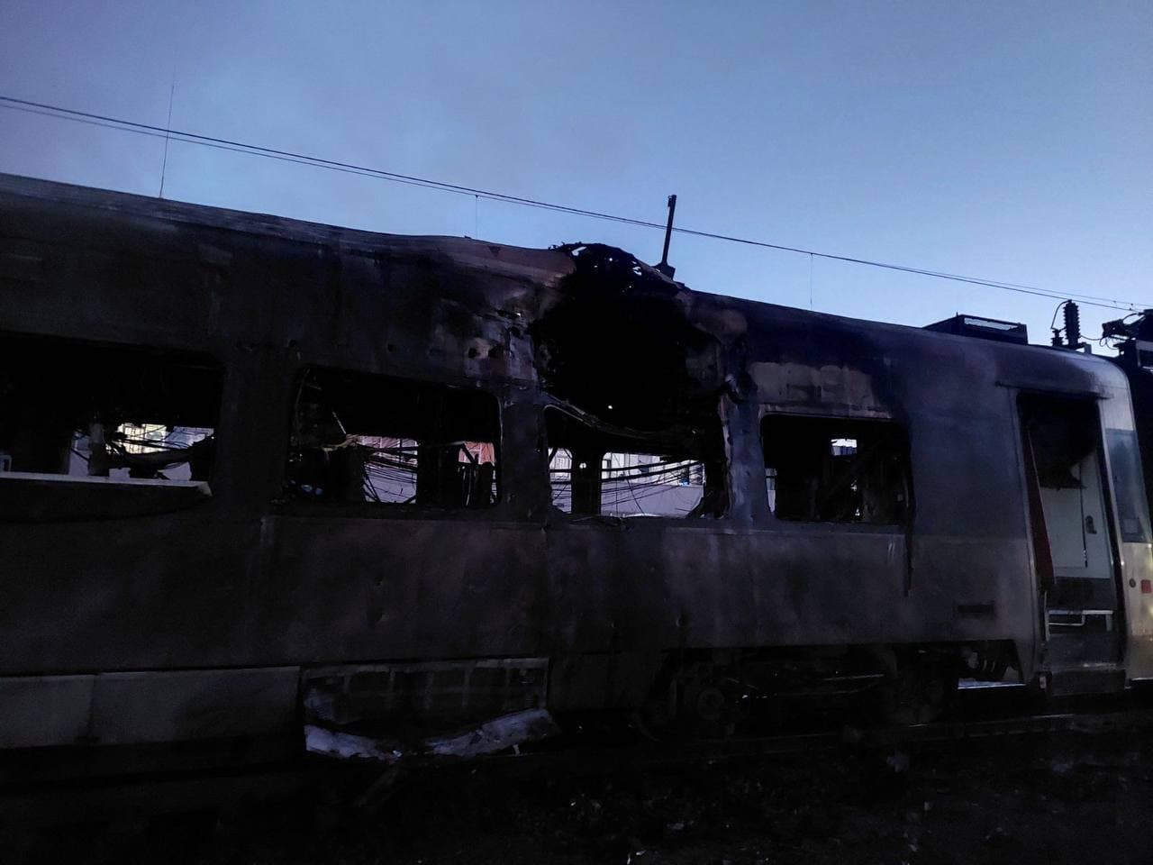 Пошкоджений потяг унаслідок обстрілу