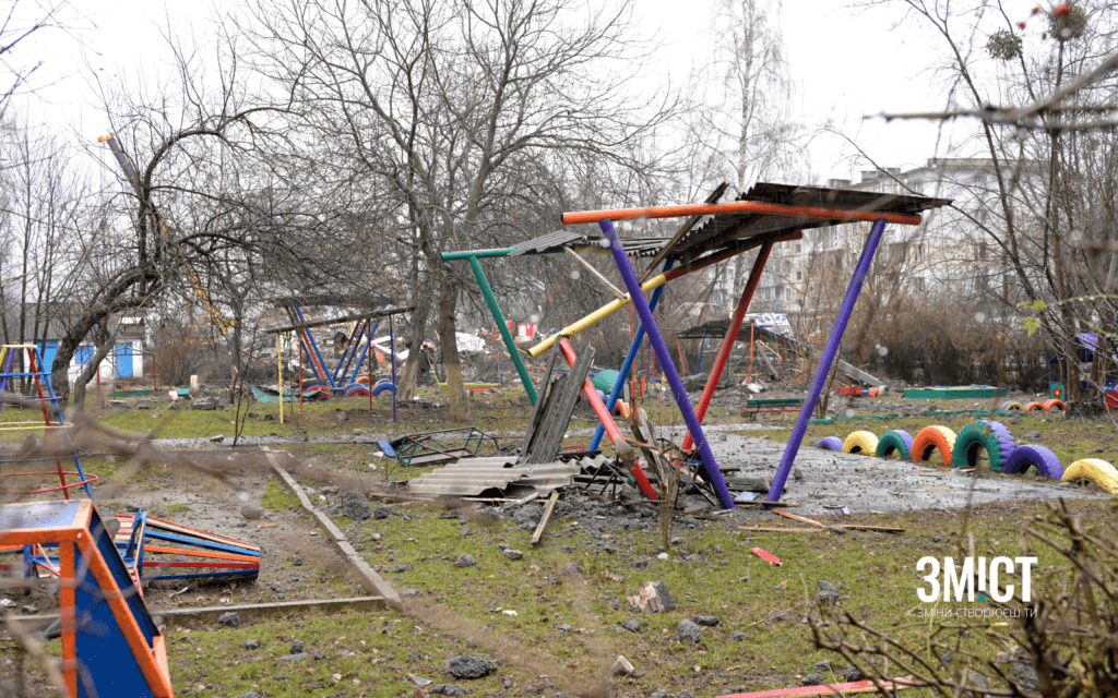 Наслідки обстрілу біля дитсадка «Горобинка» 1 лютого Фото ЗМІСТу