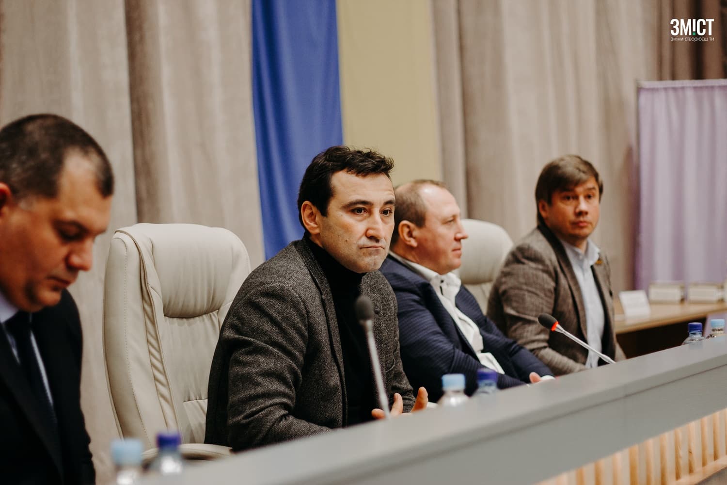 Президія Полтавської обласної ради. одне зщ перших засідань нинішньої каденції