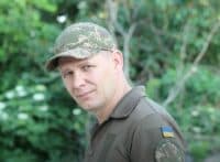 Мало сну, ризик й екстрені виїзди: історія зв’язківця з полтавської бригади