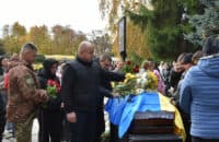 Майже рік вважали зниклим безвісти: прощання з воїном на Полтавщині